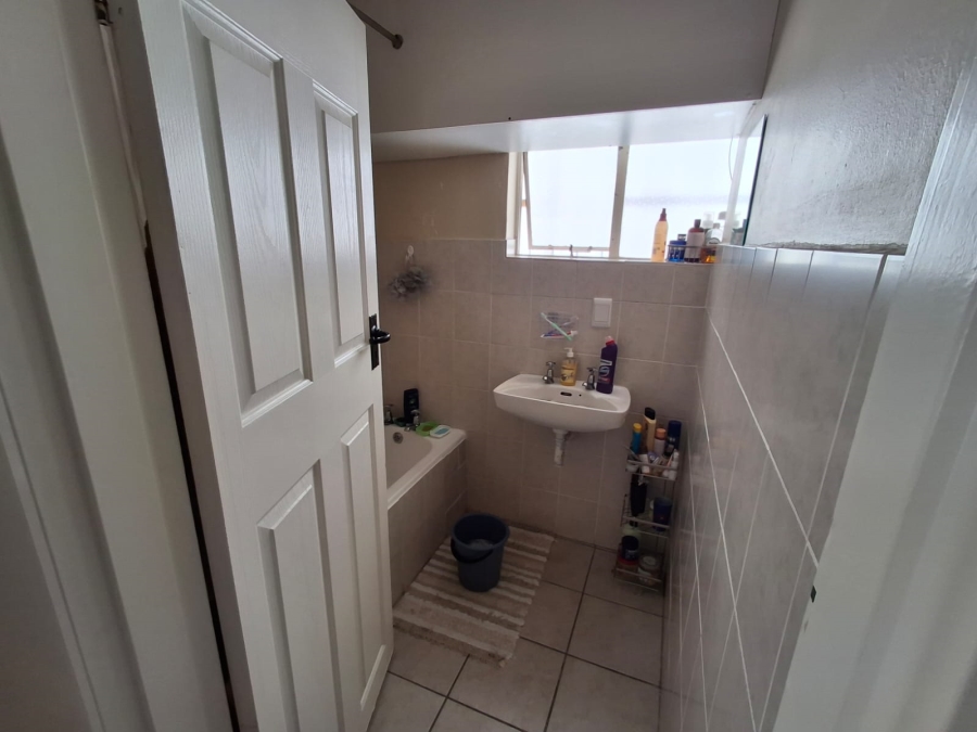 To Let 1 Bedroom Property for Rent in Humewood Eastern Cape